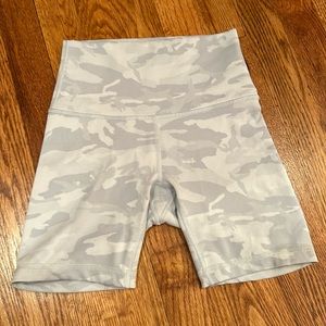 Lululemon Grey/white Camo biker shorts. Size 2
